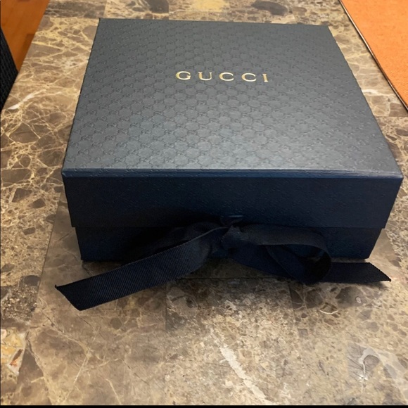Gucci Gift Box with Ribbon Tie - Picture 4 of 5